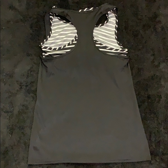 Workout top - Picture 3 of 6